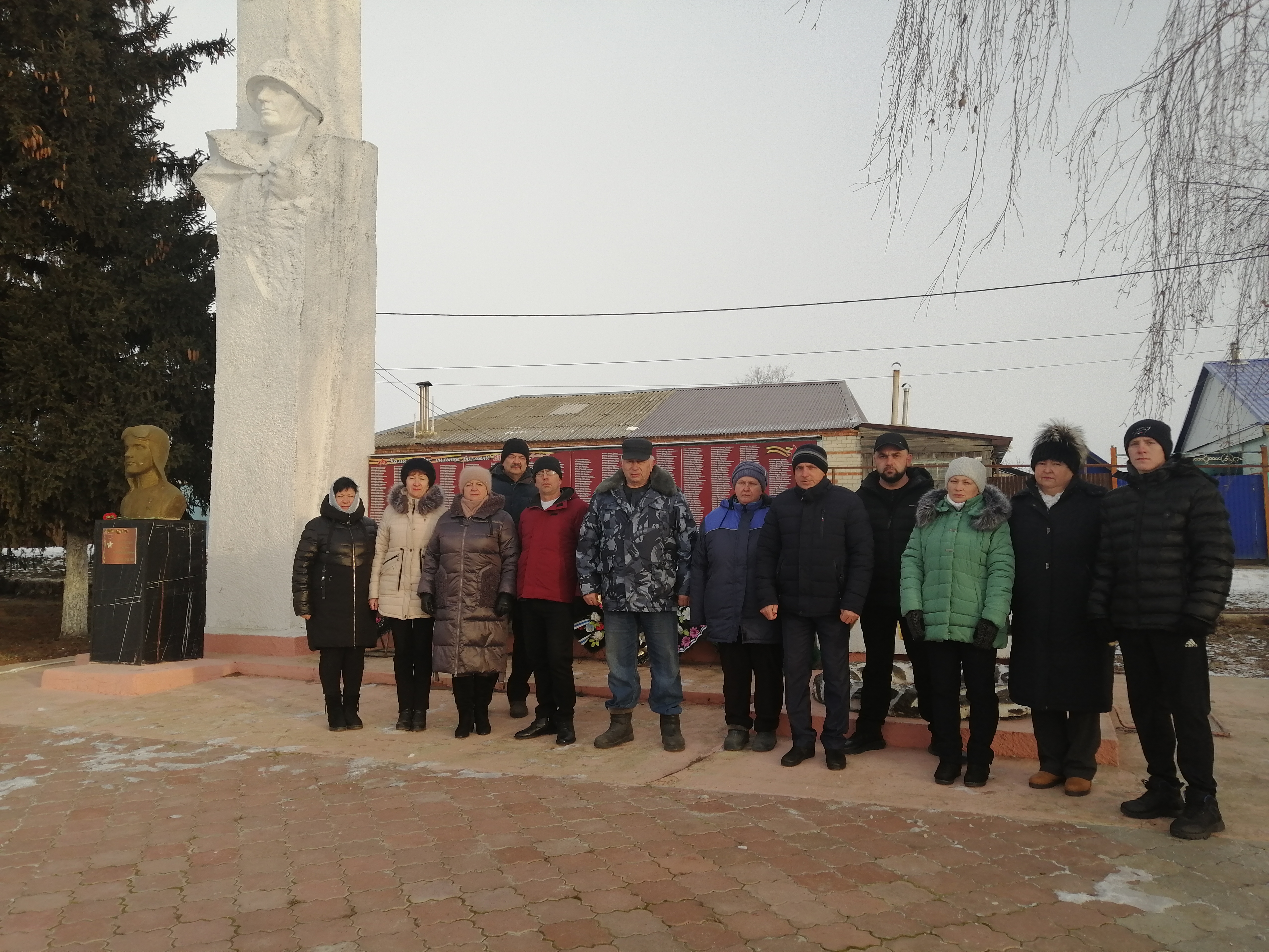 В Колояре состоялся митинг, посвященный Дню Героев Отечества.